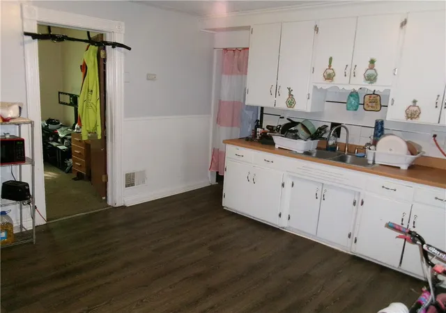 Photo 2 of Sale Pending at 712 Smith St, Rochester, NY 14606 | MLS# R1699734 | Listing updated on 2026-08-14