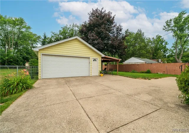 Listing Photo 4 - Condo for sale in building located at 116 Tennyson Ter, Buffalo, NY 14221