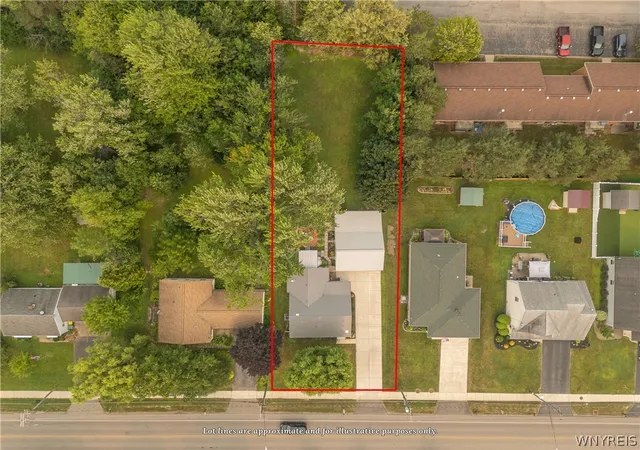 Photo 3 of Sale Pending at 424 Sunset Dr, Hamburg, NY 14075 | MLS# B1700216 | Listing updated on 2026-08-17