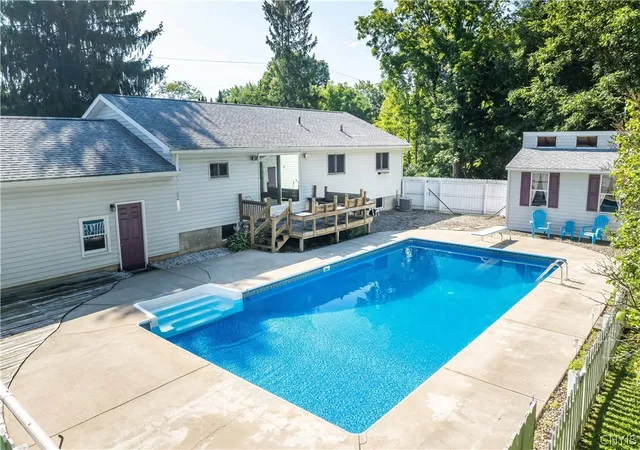 Photo 3 of Sale Pending at 460 N 6th Street, Fulton, NY 13069 | MLS# S1700218 | Listing updated on 2026-08-12