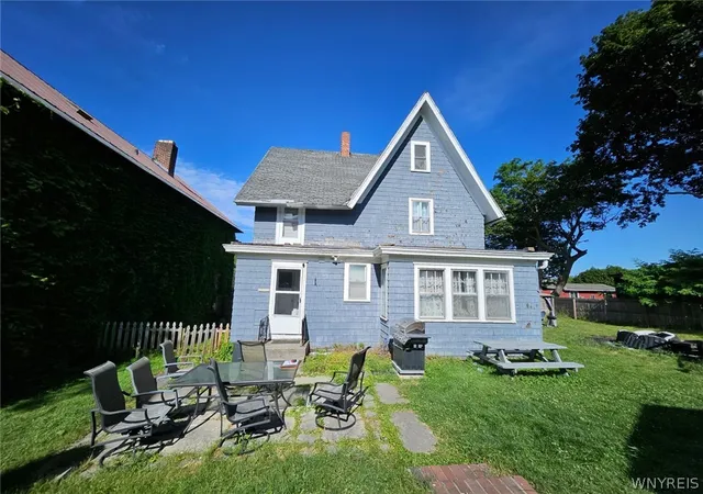 Photo 2 of Sale Pending at 123 Stinard Ave, Syracuse, NY 13207 | MLS# B1700161 | Listing updated on 2026-09-15