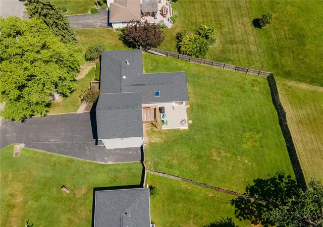 Photo 3 of Sale Pending at 91 Kirkland Dr, Webster, NY 14580 | MLS# R1699063 | Listing updated on 2026-08-13
