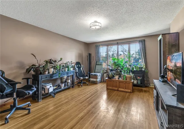 Photo 4 of Single family home for sale at 4294 Beetow Dr, Hamburg, NY 14075 | MLS# B1699475 | Listing updated on 2026-08-30