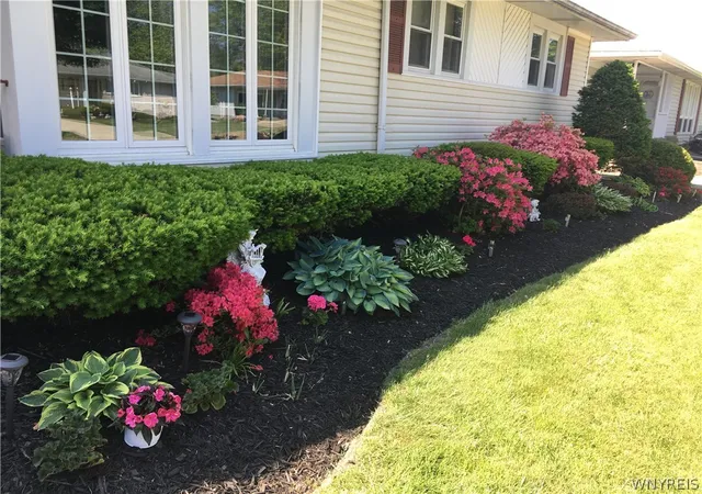 Photo 3 of Sale Pending at 113 Idlewood Dr, Tonawanda, NY 14150 | MLS# B1698161 | Listing updated on 2026-08-06