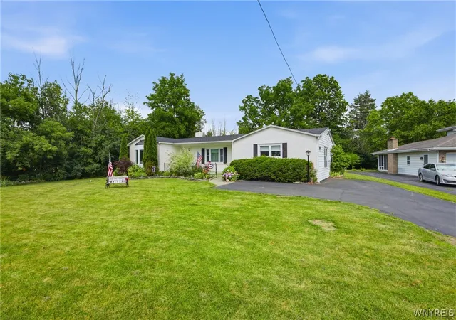 Photo 3 of Single family home for sale at 4049 River Rd, Youngstown, NY 14174 | MLS# B1699149 | Listing updated on 2026-09-11