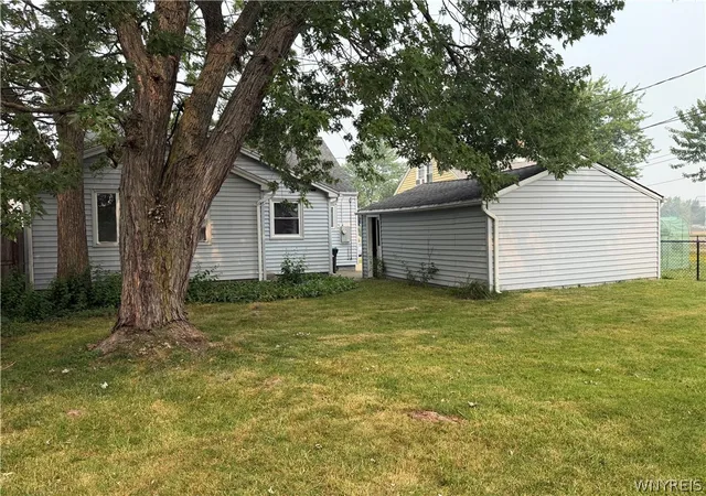 Photo 4 of Sale Pending at 147 N Ellwood Ave, Buffalo, NY 14223 | MLS# B1699499 | Listing updated on 2026-08-17