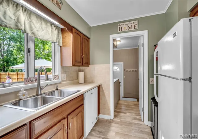 Photo 3 of Sale Pending at 250 Roncroff Dr, North Tonawanda, NY 14120 | MLS# B1700380 | Listing updated on 2026-08-12
