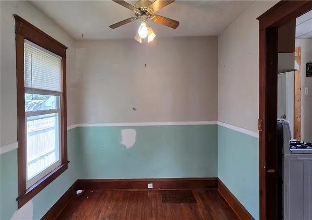 Photo 3 of Single family home for sale at 917 Sycamore St, Elmira, NY 14904 | MLS# R1700385 | Listing updated on 2026-09-15