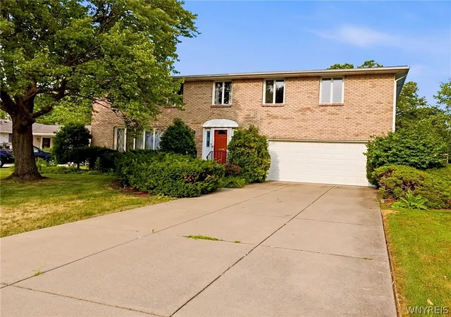 Photo 1 of Sale Pending at 115 Foxpoint W Dr, Buffalo, NY 14221 | MLS# B1700299 | Listing updated on 2026-08-12
