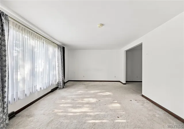 Photo 3 of Sale Pending at 115 Foxpoint W Dr, Buffalo, NY 14221 | MLS# B1700299 | Listing updated on 2026-08-12