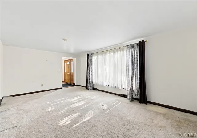 Photo 3 of Sale Pending at 115 Foxpoint W Dr, Buffalo, NY 14221 | MLS# B1700299 | Listing updated on 2026-08-12