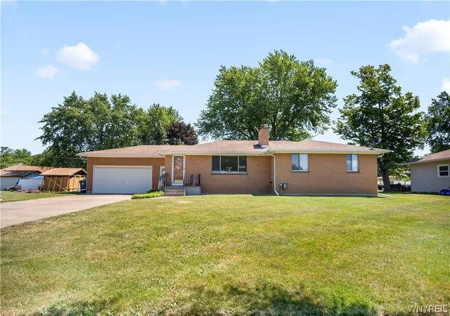 Photo 2 of Sale Pending at 154 Bellingham Dr, Buffalo, NY 14221 | MLS# B1700482 | Listing updated on 2026-08-06