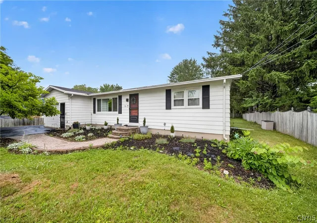 Photo 2 of Sale Pending at 8530 Belnor Dr, Cicero, NY 13039 | MLS# S1700273 | Listing updated on 2026-08-14