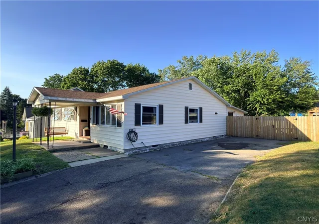 Photo 3 of Sale Pending at 295 Chestnut St, Oswego, NY 13126 | MLS# S1699739 | Listing updated on 2026-08-19