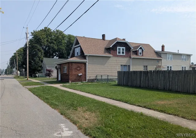 Listing Photo 4 - Condo for sale in building located at 229 Garland Ave, Buffalo, NY 14206