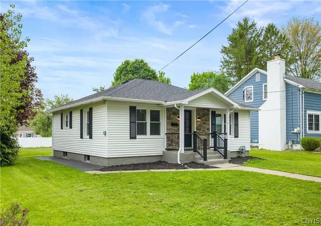 Photo 2 of Single family home for sale at 910 Mckinley Ave, Rome, NY 13440 | MLS# S1700333 | Listing updated on 2026-08-18
