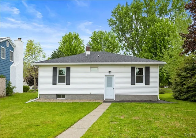 Photo 3 of Single family home for sale at 910 Mckinley Ave, Rome, NY 13440 | MLS# S1700333 | Listing updated on 2026-08-18