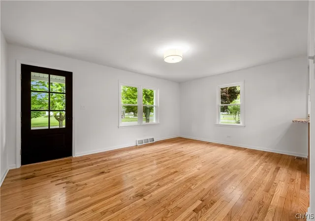 Photo 4 of Single family home for sale at 910 Mckinley Ave, Rome, NY 13440 | MLS# S1700333 | Listing updated on 2026-08-18