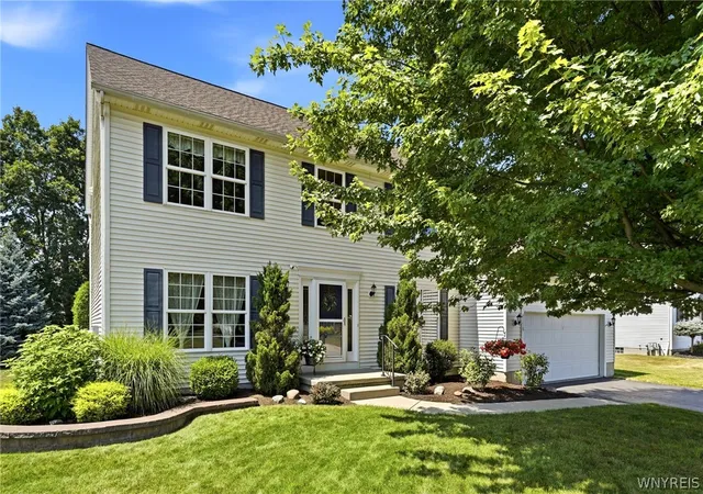 Photo 2 of Sale Pending at 4178 Foxwood Ln, Buffalo, NY 14221 | MLS# B1700549 | Listing updated on 2026-09-01