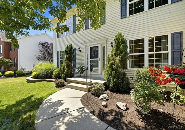 Photo 3 of Sale Pending at 4178 Foxwood Ln, Buffalo, NY 14221 | MLS# B1700549 | Listing updated on 2026-09-01