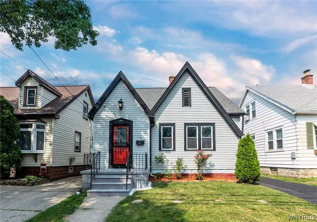 Photo 2 of Sale Pending at 295 Skillen St, Buffalo, NY 14207 | MLS# B1699266 | Listing updated on 2026-08-06