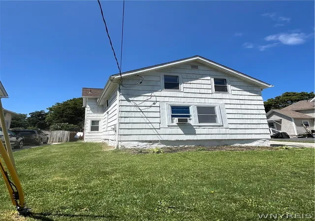 Photo 3 of Sale Pending at 271 Church St, Lockport, NY 14094 | MLS# B1700241 | Listing updated on 2026-08-31