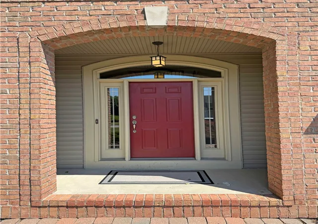 Photo 3 of Sale Pending at 162 Barclay Sq Dr, Rochester, NY 14618 | MLS# R1700601 | Listing updated on 2026-08-04