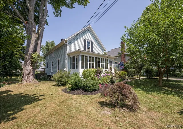 Photo 3 of Sale Pending at 27 Linwood Ave, Hamburg, NY 14075 | MLS# B1699970 | Listing updated on 2026-09-09