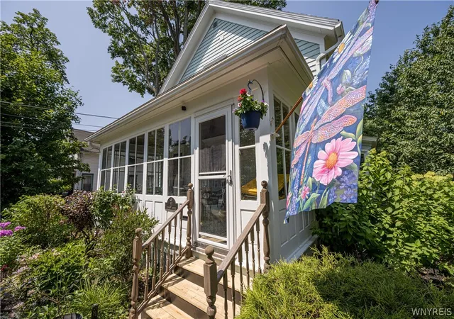 Photo 4 of Sale Pending at 27 Linwood Ave, Hamburg, NY 14075 | MLS# B1699970 | Listing updated on 2026-09-09
