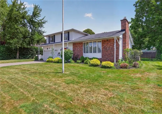 Photo 3 of Single family home for sale at 33 Gregory Dr, Buffalo, NY 14224 | MLS# B1700473 | Listing updated on 2026-09-10