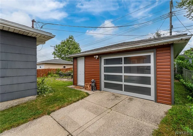 Photo 4 of Sale Pending at 21 Caroline Ln, Depew, NY 14043 | MLS# B1700615 | Listing updated on 2026-08-14