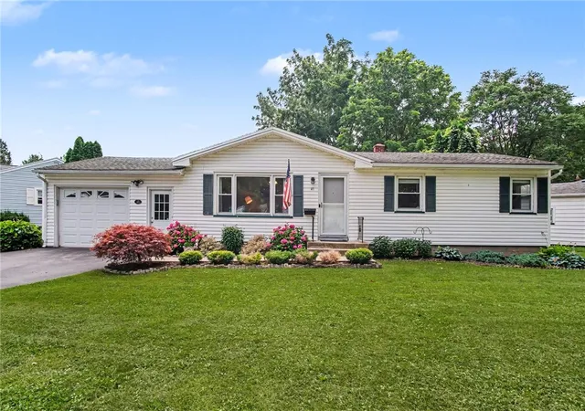 Photo 2 of Sale Pending at 41 N Lansing Cir, Rochester, NY 14624 | MLS# R1700760 | Listing updated on 2026-09-10