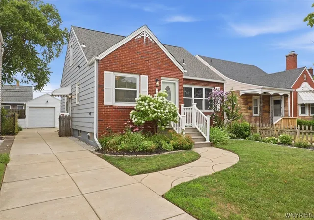 Photo 3 of Sale Pending at 25 Louvaine Dr, Buffalo, NY 14223 | MLS# B1698793 | Listing updated on 2026-08-07