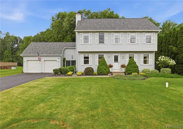 Photo 1 of Sale Pending at 4402 Creek Rd, Lewiston, NY 14092 | MLS# B1700807 | Listing updated on 2026-08-05