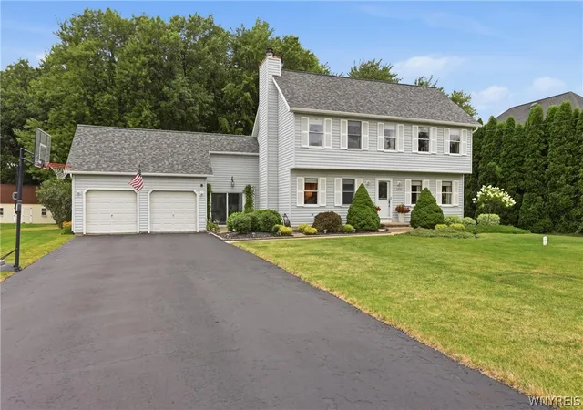 Photo 2 of Sale Pending at 4402 Creek Rd, Lewiston, NY 14092 | MLS# B1700807 | Listing updated on 2026-08-05