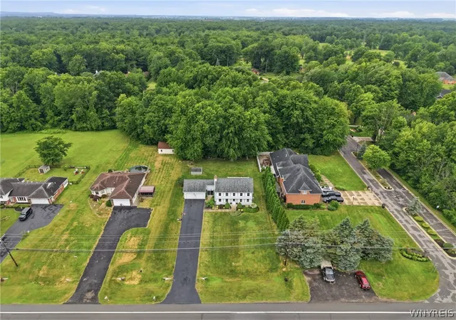Photo 3 of Sale Pending at 4402 Creek Rd, Lewiston, NY 14092 | MLS# B1700807 | Listing updated on 2026-08-05