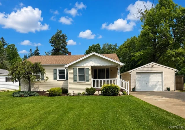 Photo 1 of Single family home for sale at 515 Lake Rd, Youngstown, NY 14174 | MLS# B1700669 | Listing updated on 2026-09-06