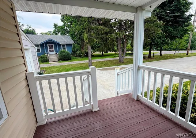 Photo 4 of Single family home for sale at 515 Lake Rd, Youngstown, NY 14174 | MLS# B1700669 | Listing updated on 2026-09-06