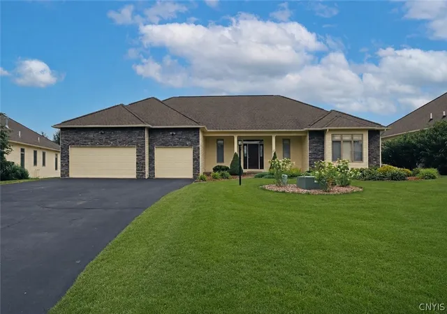 Photo 1 of Single family home for sale at 6003 Bay Hl Cir, Jamesville, NY 13078 | MLS# S1700861 | Listing updated on 2026-09-01