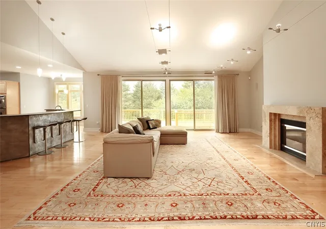 Photo 3 of Single family home for sale at 6003 Bay Hl Cir, Jamesville, NY 13078 | MLS# S1700861 | Listing updated on 2026-09-01