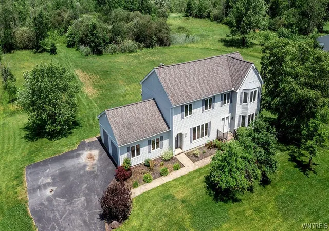 Photo 1 of Sale Pending at 5111 Oakwood Dr, North Tonawanda, NY 14120 | MLS# B1694737 | Listing updated on 2026-08-04