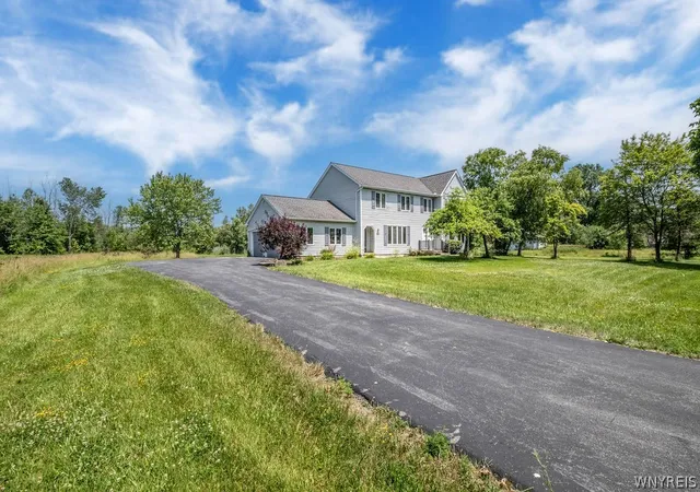 Photo 3 of Sale Pending at 5111 Oakwood Dr, North Tonawanda, NY 14120 | MLS# B1694737 | Listing updated on 2026-08-04