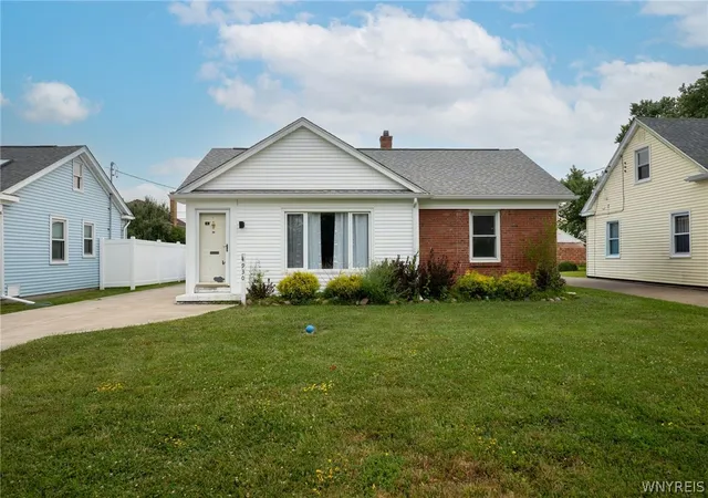 Photo 1 of Sale Pending at 4930 Mount Vernon Blvd, Hamburg, NY 14075 | MLS# B1697481 | Listing updated on 2026-09-02
