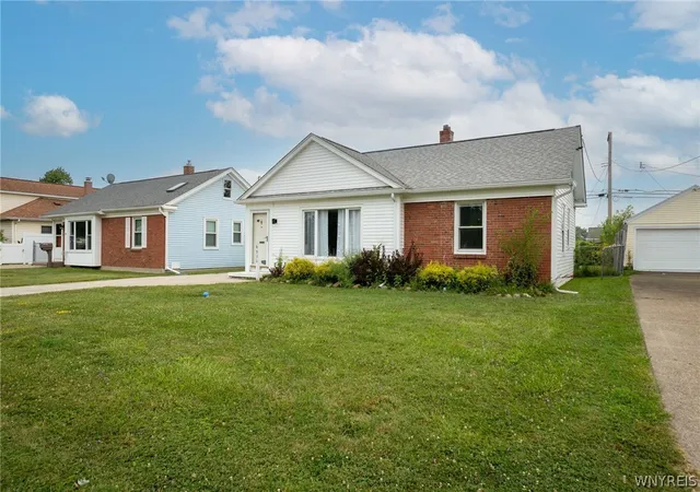 Photo 2 of Sale Pending at 4930 Mount Vernon Blvd, Hamburg, NY 14075 | MLS# B1697481 | Listing updated on 2026-09-02