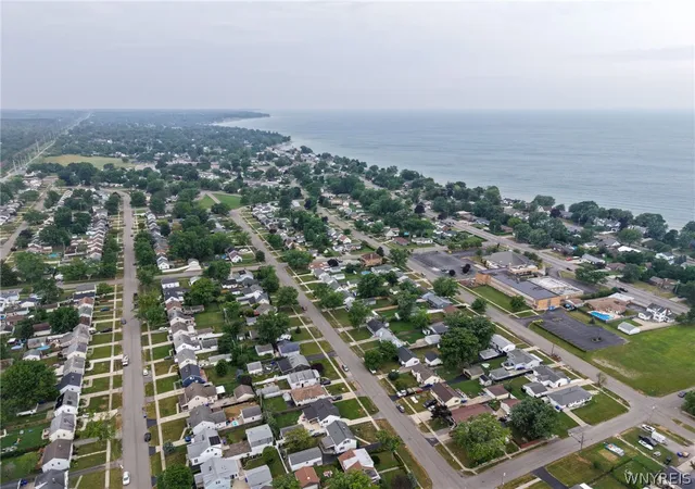 Photo 3 of Sale Pending at 4930 Mount Vernon Blvd, Hamburg, NY 14075 | MLS# B1697481 | Listing updated on 2026-09-02