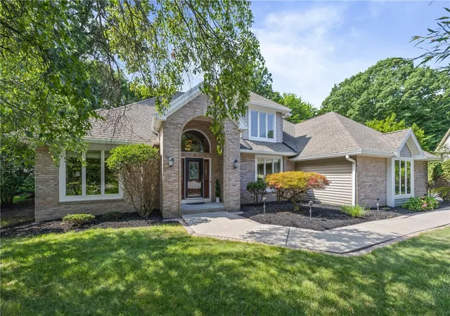Photo 2 of Sale Pending at 6 Crabtree Cir, Webster, NY 14580 | MLS# R1694766 | Listing updated on 2026-09-07