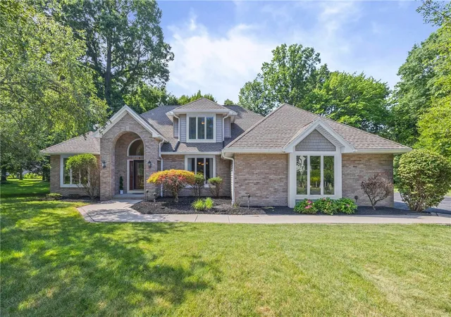 Photo 3 of Sale Pending at 6 Crabtree Cir, Webster, NY 14580 | MLS# R1694766 | Listing updated on 2026-09-07
