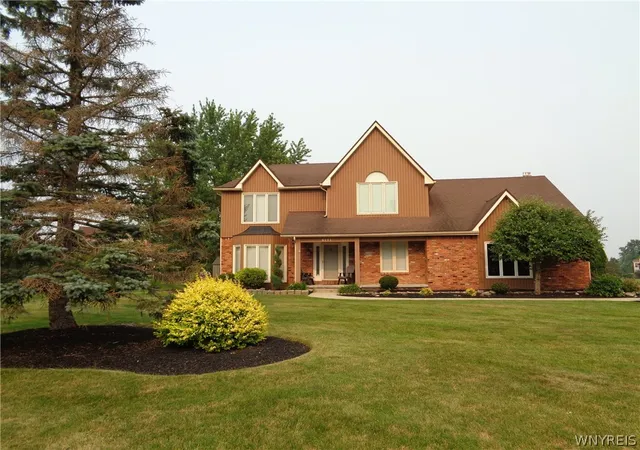 Photo 2 of Sale Pending at 6171 Meadow Lakes Dr, East Amherst, NY 14051 | MLS# B1700912 | Listing updated on 2026-08-07