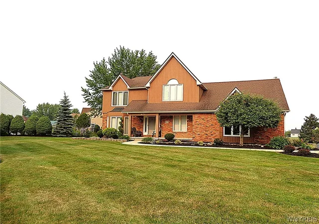 Photo 3 of Sale Pending at 6171 Meadow Lakes Dr, East Amherst, NY 14051 | MLS# B1700912 | Listing updated on 2026-08-07