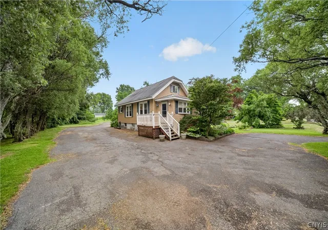 Photo 1 of Single family home for sale at 5506 Bear Rd, Syracuse, NY 13212 | MLS# S1699269 | Listing updated on 2026-09-10